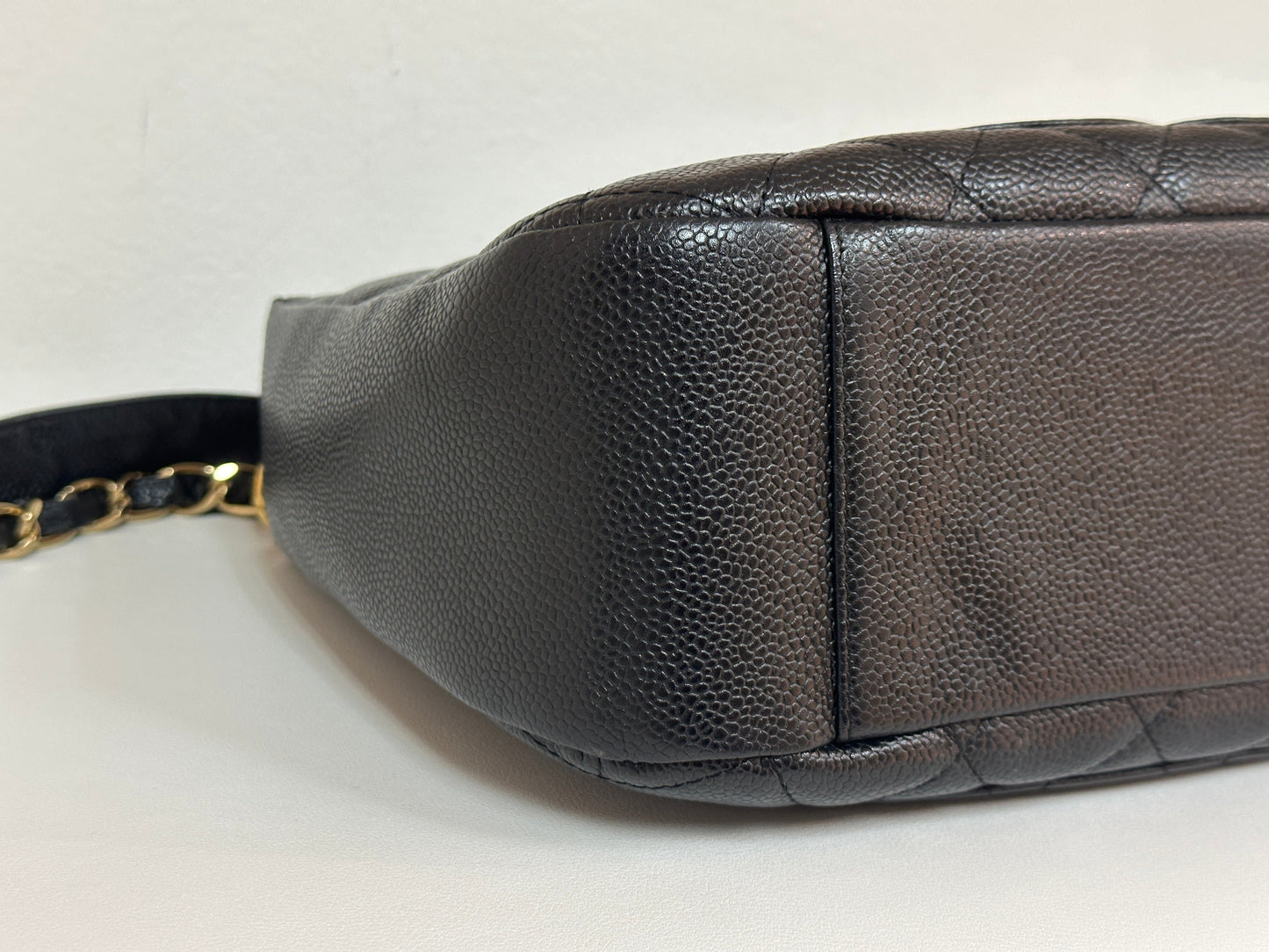 Chanel Black Quilted Caviar CC Logo Chain Shoulder Bag holo 8438