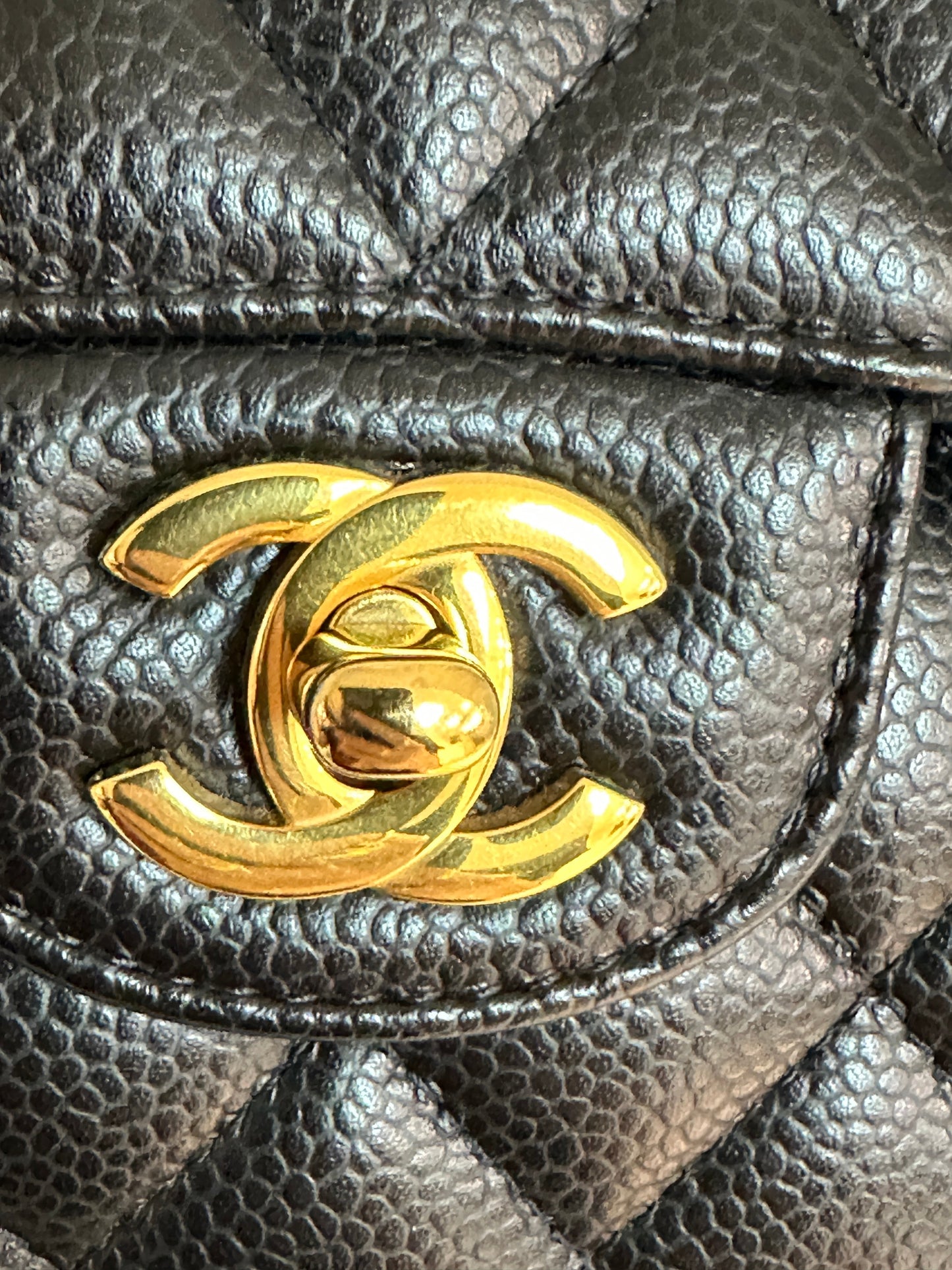 Chanel Medium Classic Quilted Caviar Double Flap Bag Black 2022 year Microchip (There is a slight crack on the inner buckle)