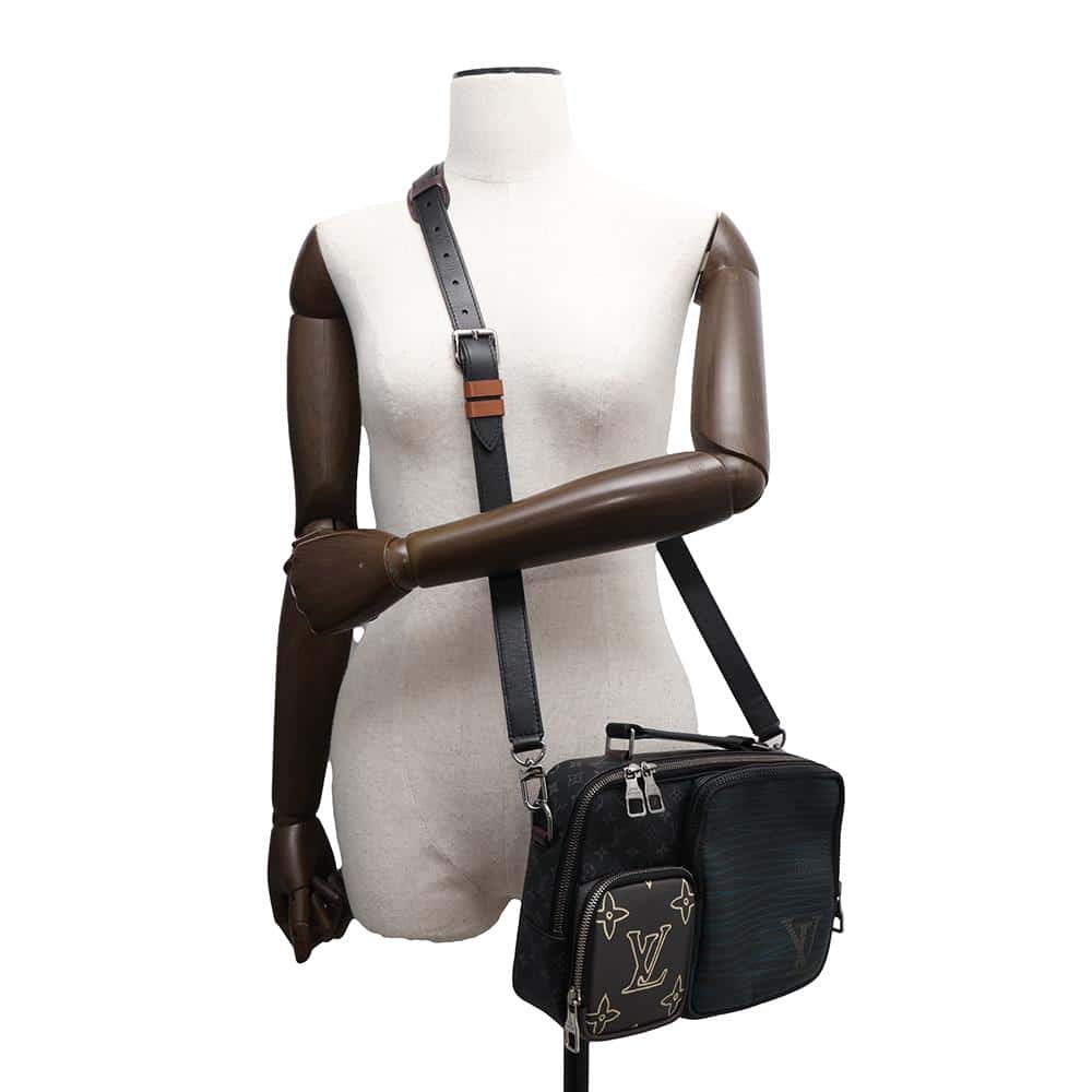 LOUIS VUITTON Messenger multi-pocket NoirM45457 Monogram Eclipse Leather