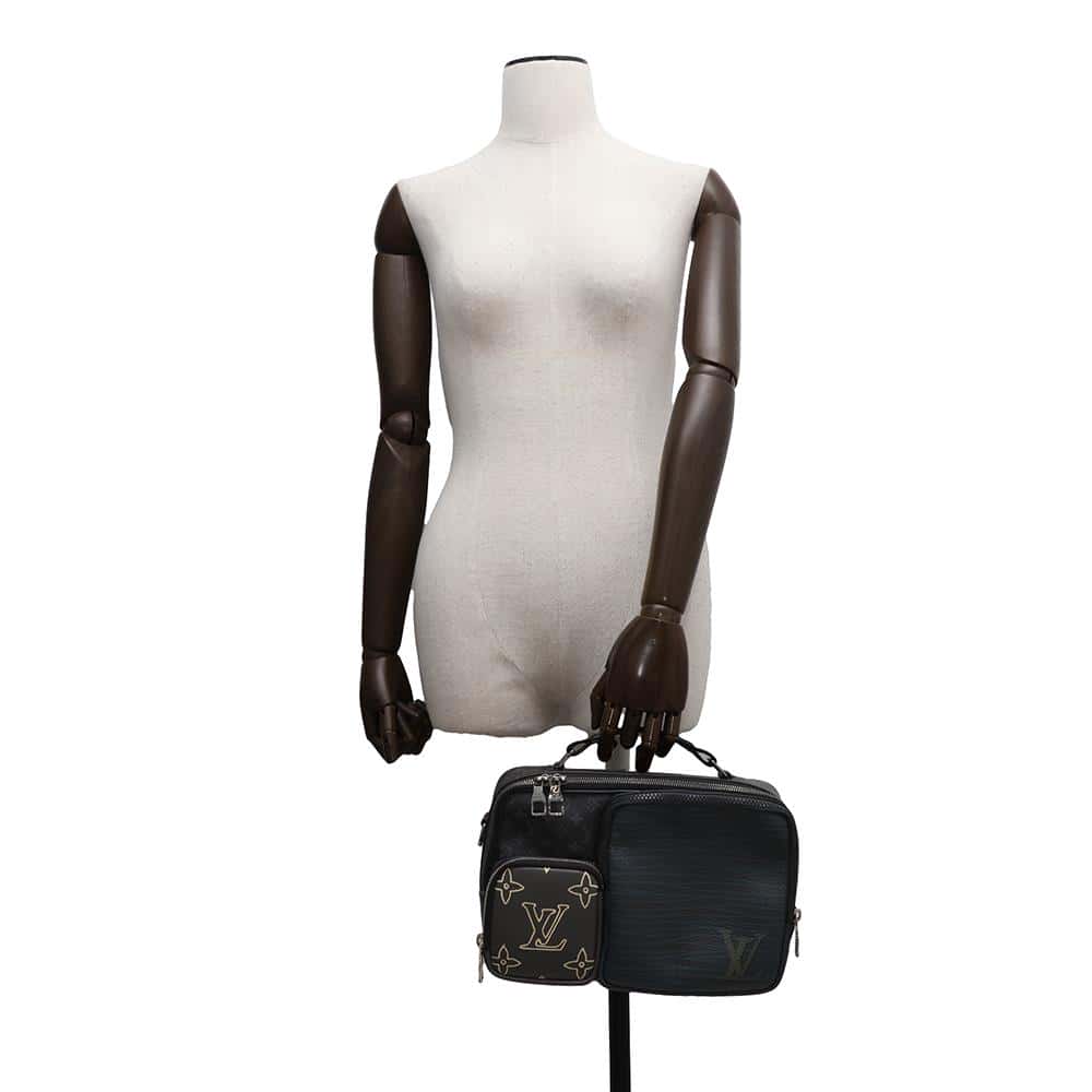 LOUIS VUITTON Messenger multi-pocket NoirM45457 Monogram Eclipse Leather
