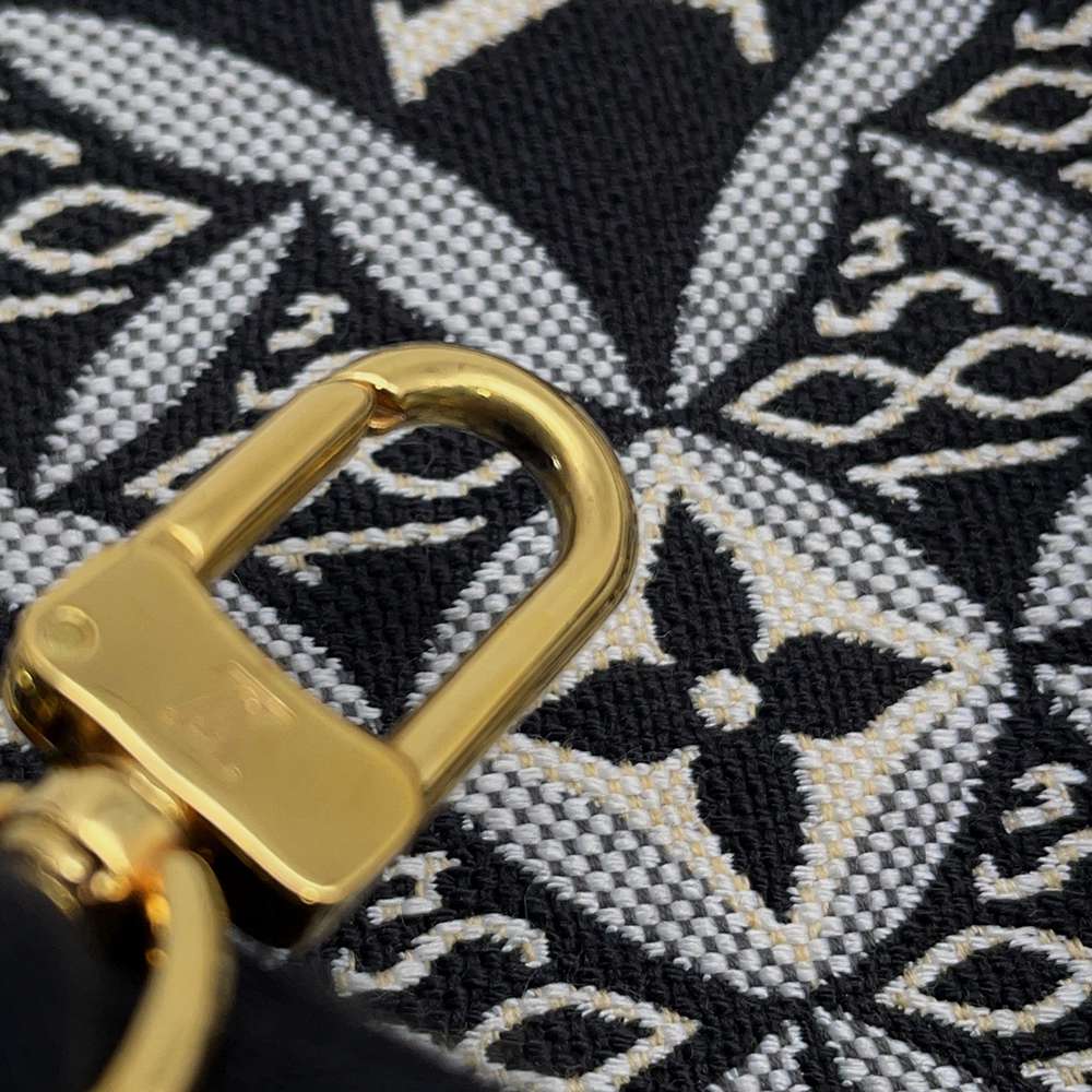 LOUIS VUITTON Petit Sac Plat NoirM80484 Monogram Jaguar SINCE 1854