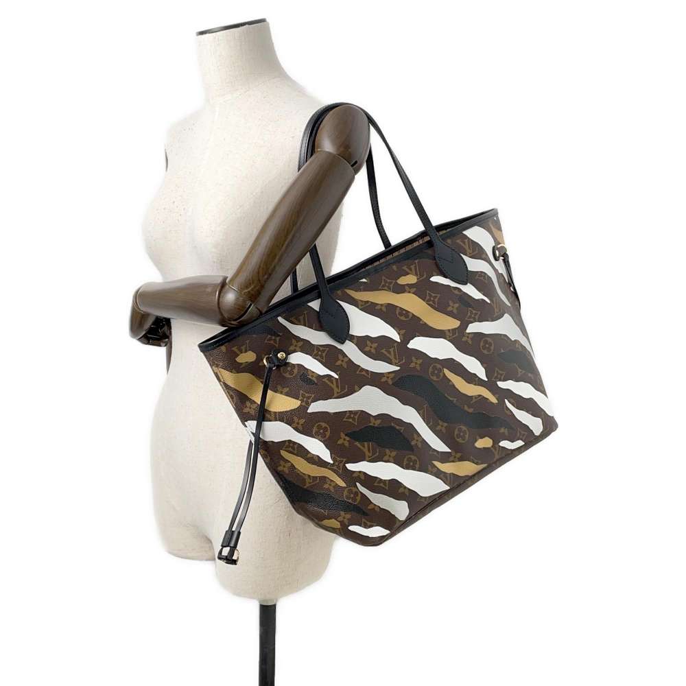 LOUIS VUITTON Neverfull Noir/Gold/SilverM45201 Monogram Size MM