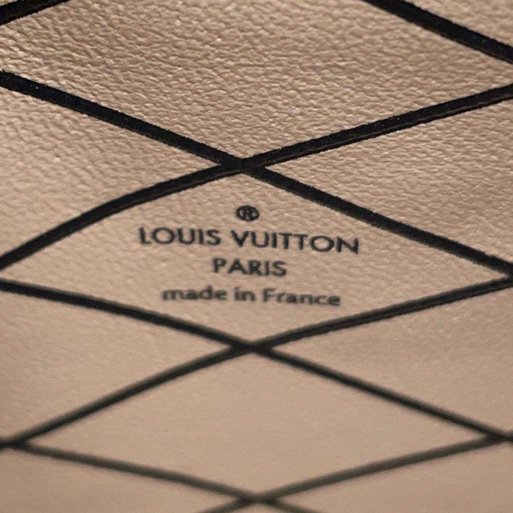 LOUIS VUITTON Trunk Clutch White/NoirM52151 Epi Leather