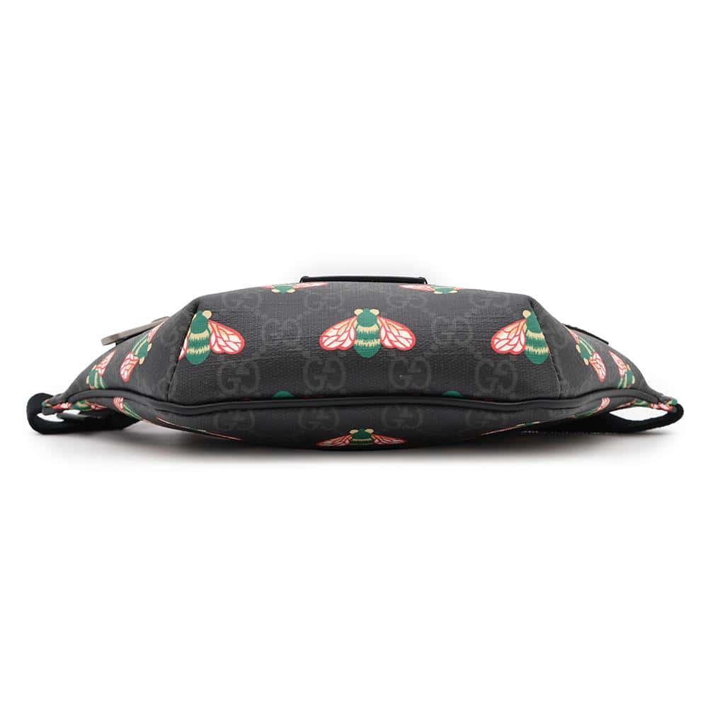 GUCCI GG Supreme Crossbody Bag in Bee Print Black675181 PVC