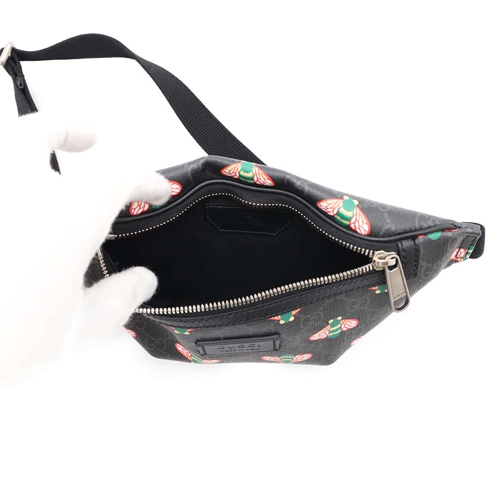 GUCCI GG Supreme Crossbody Bag in Bee Print Black675181 PVC