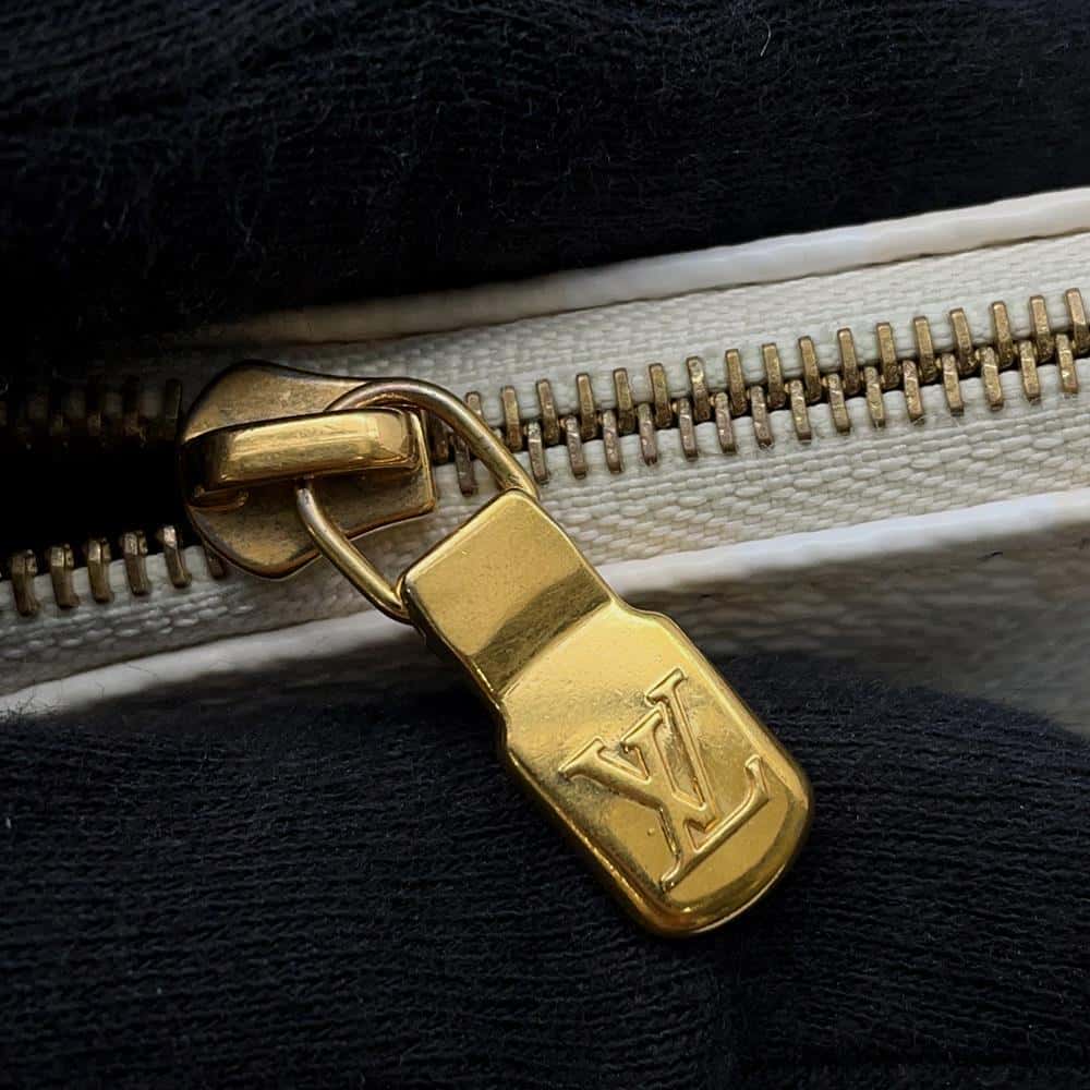 LOUIS VUITTON Multi Pochette Accessoires BlueM57633 Monogram Giant by the Pool Collection