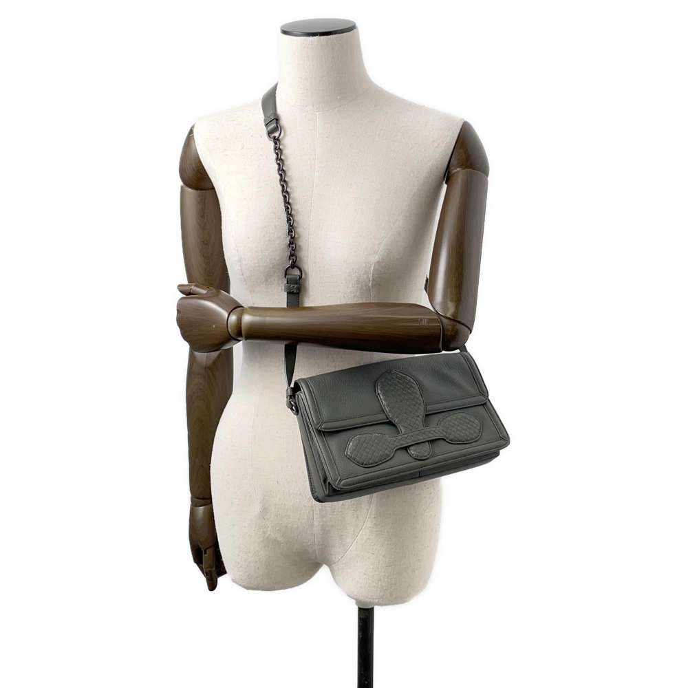 Bottega Veneta INTRECCIATOShoulder Bag Khaki Leather