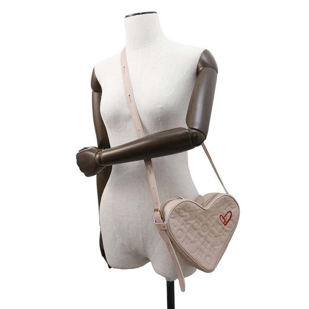 LOUIS VUITTON Sac Cool Foreign Love Heart Box PinkM58738 Monogram pattern