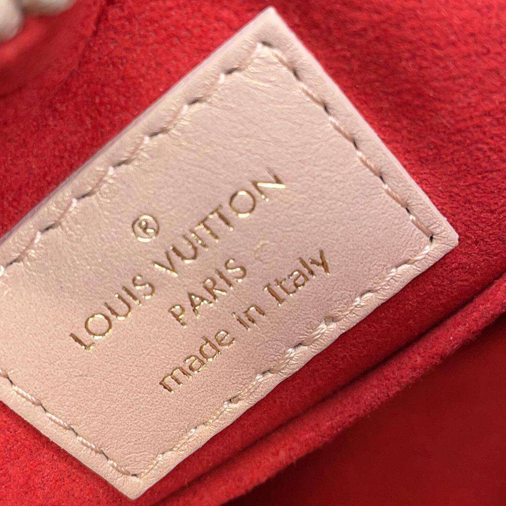 LOUIS VUITTON Sac Cool Foreign Love Heart Box PinkM58738 Monogram pattern