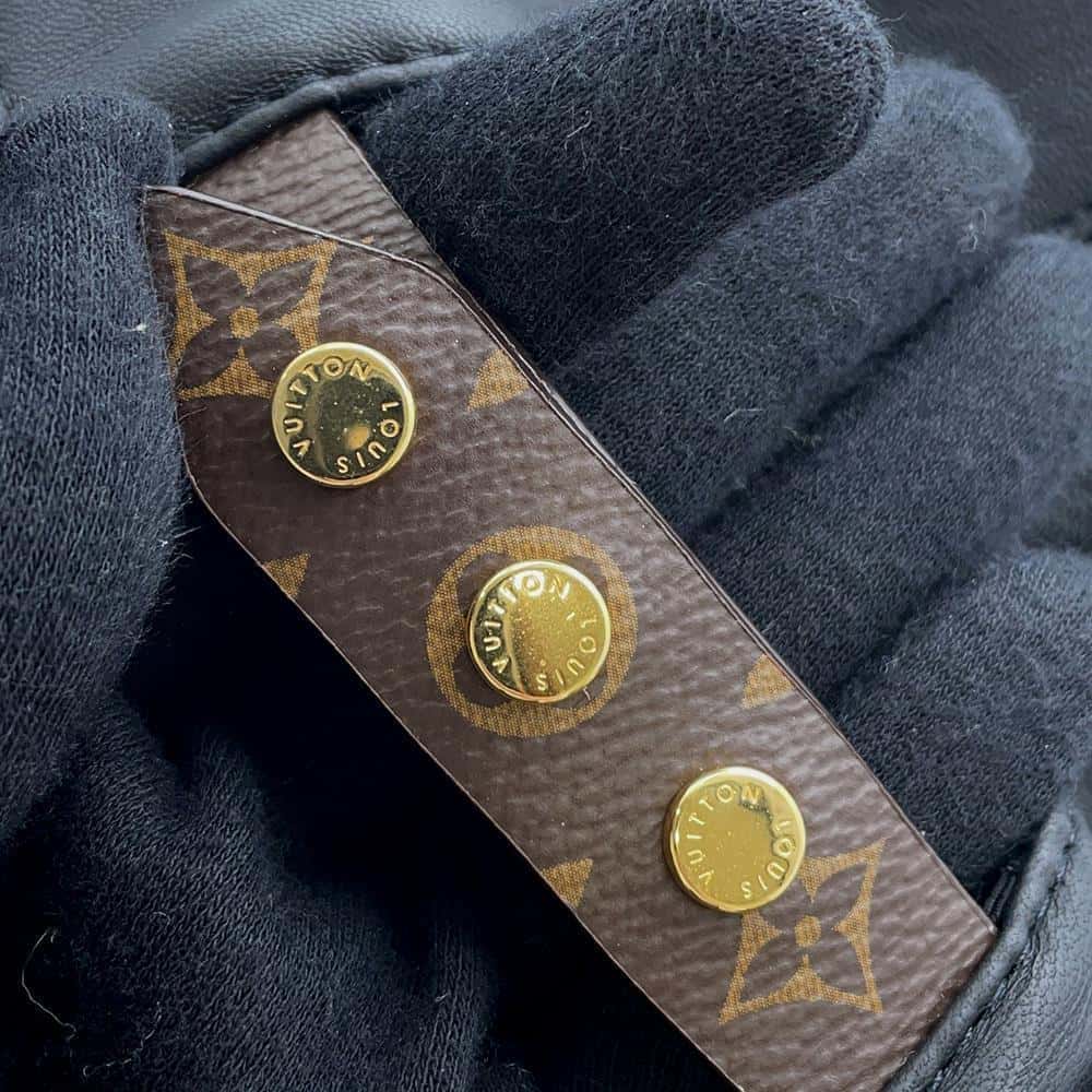 LOUIS VUITTON cap sharing Size M Noir/WhiteM00493 Lamb Leather100% Silk100% Polyester77% Polyurethane23%