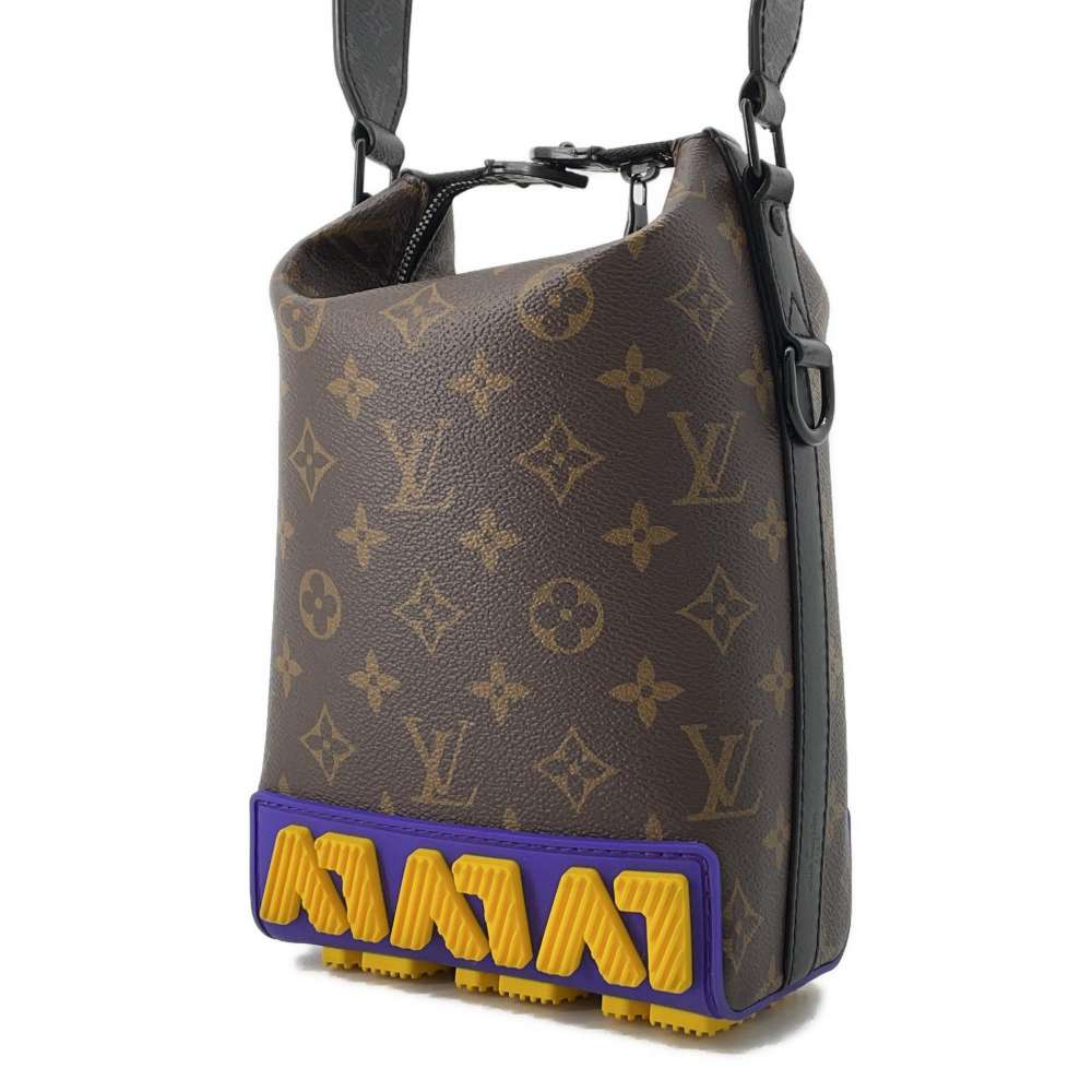 LOUIS VUITTON Cruiser Messenger NoirM57966 Monogram LV Rubber
