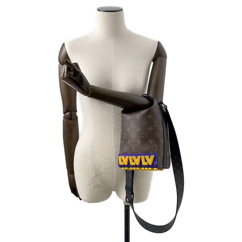 LOUIS VUITTON Cruiser Messenger NoirM57966 Monogram LV Rubber