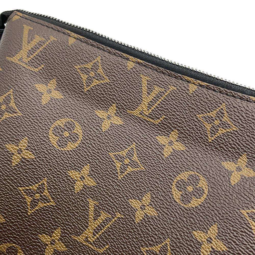 LOUIS VUITTON Cruiser Messenger NoirM57966 Monogram LV Rubber