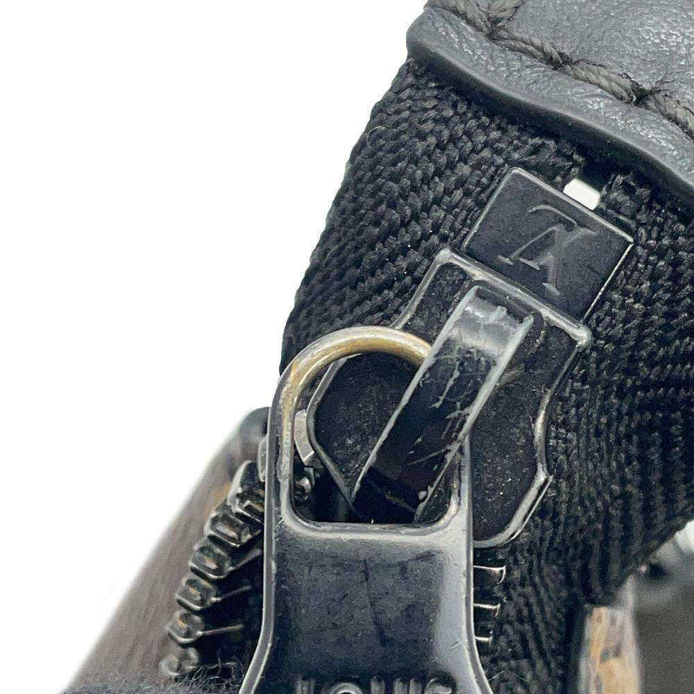 LOUIS VUITTON Cruiser Messenger NoirM57966 Monogram LV Rubber