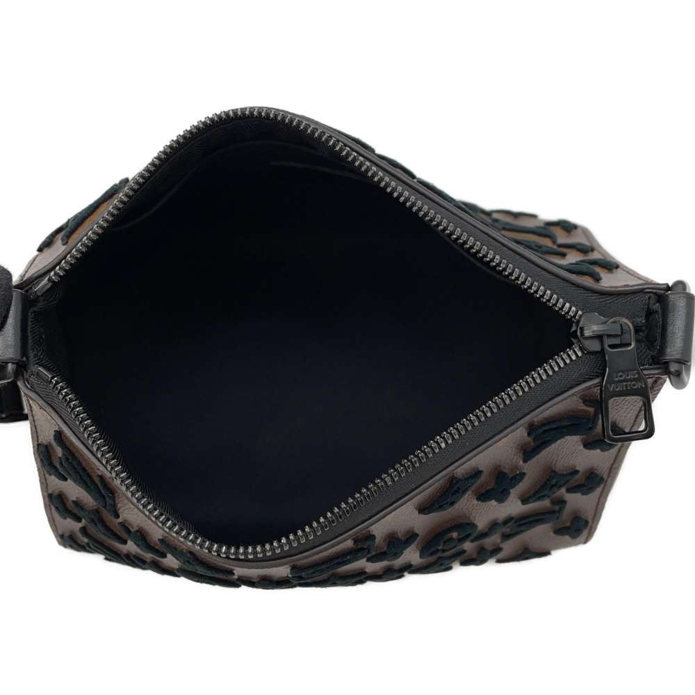 LOUIS VUITTON Triangle Messenger NoirM45070 Monogram / Toughtage