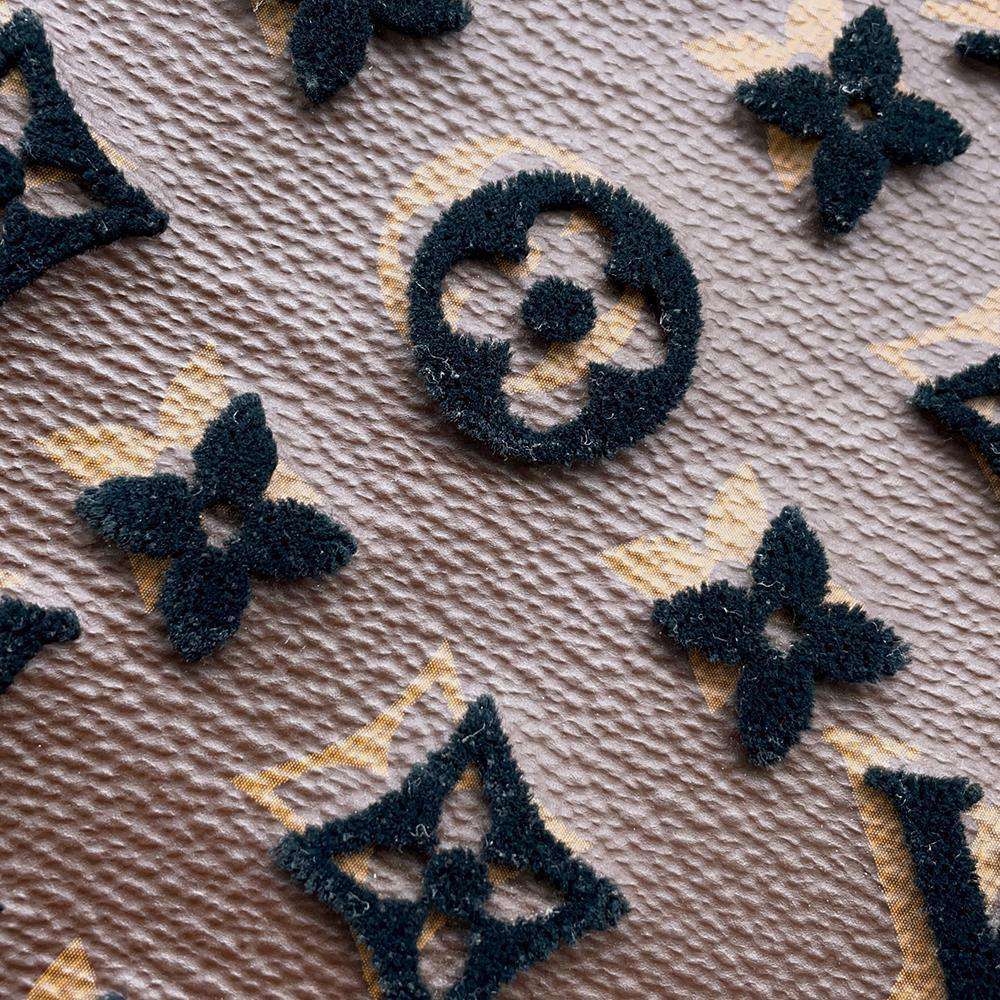 LOUIS VUITTON Triangle Messenger NoirM45070 Monogram / Toughtage