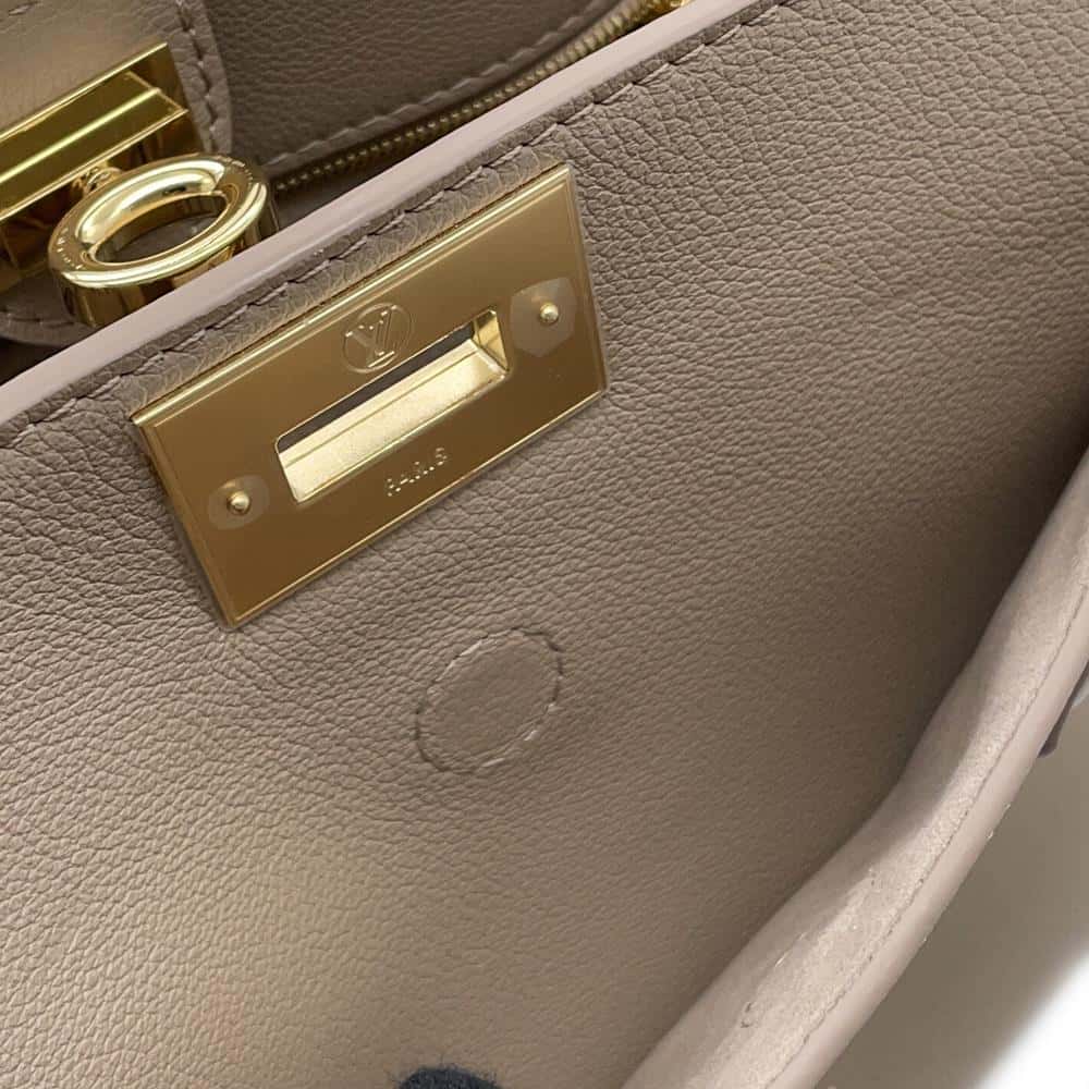 LOUIS VUITTON On My Side GaletM20600 Monogram Mahina Calf Leather Size PM