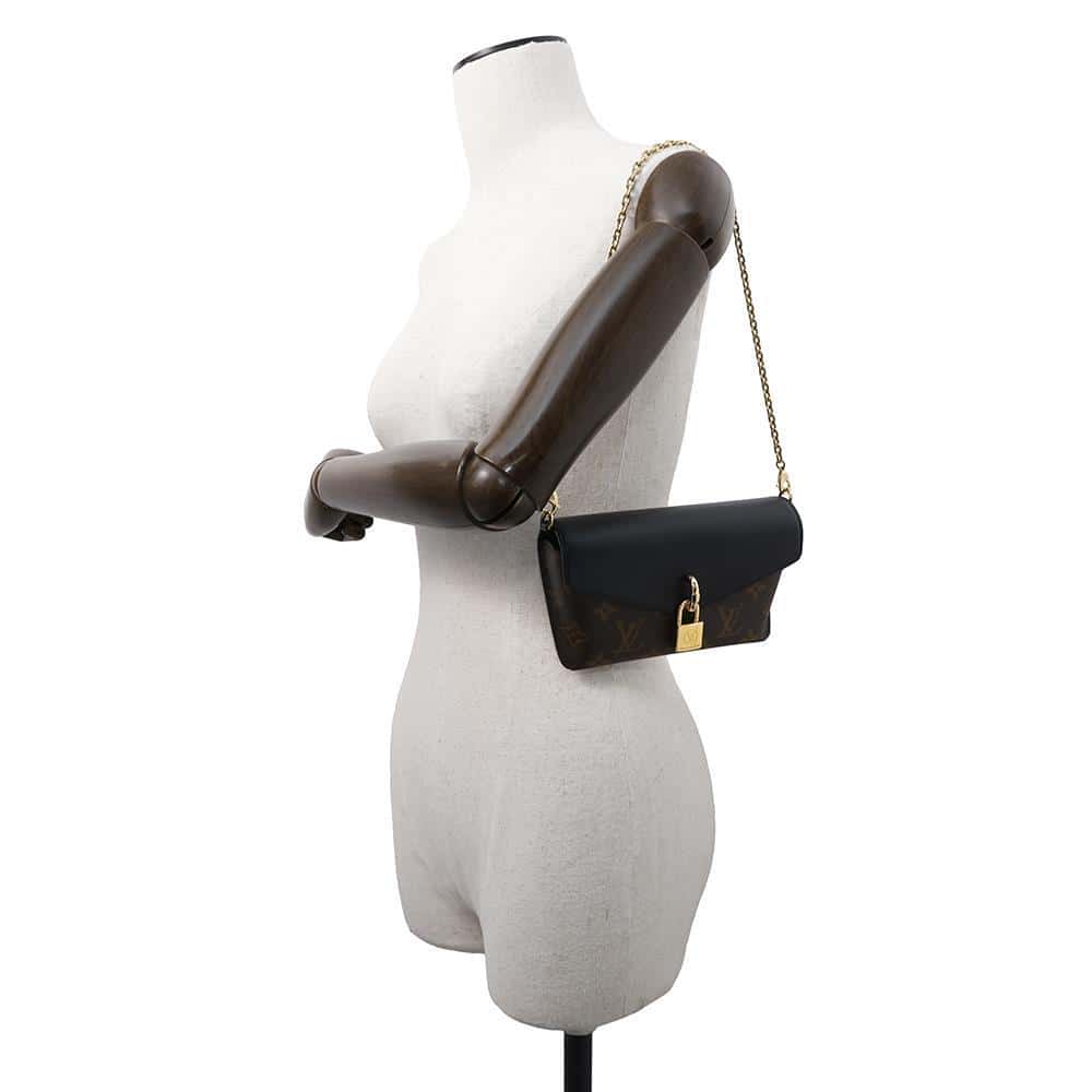 LOUIS VUITTON Padlock on Strap NoirM80559 Monogram