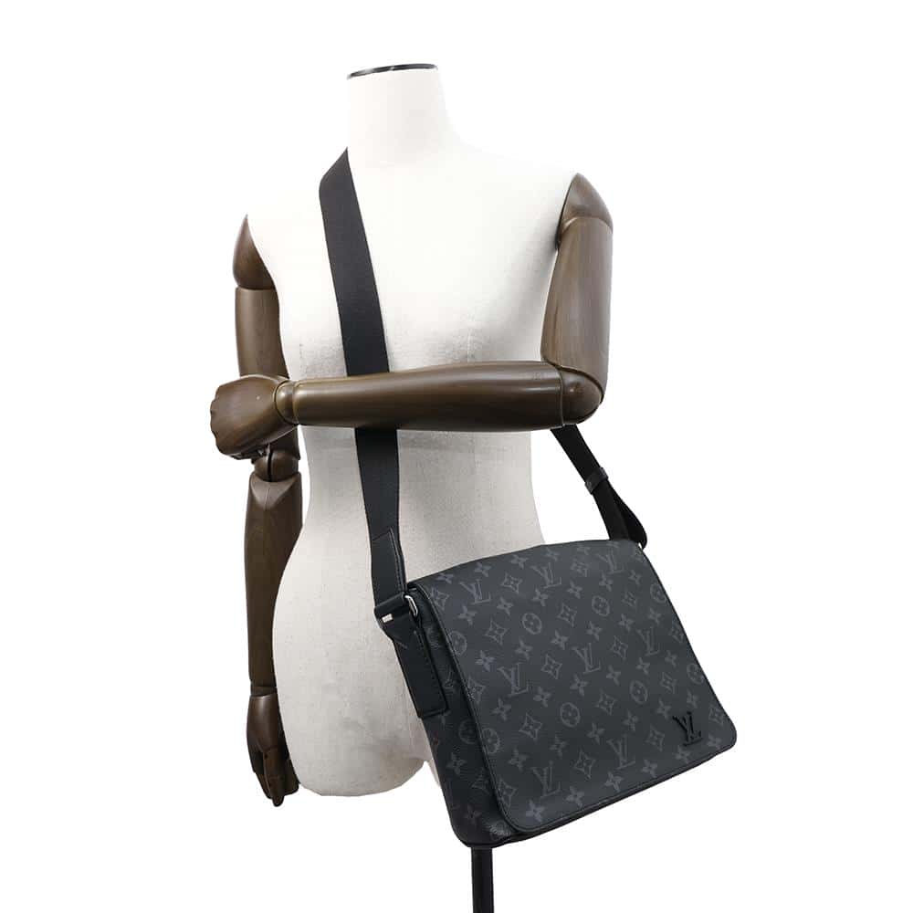 LOUIS VUITTON District NV2 NoirM45272 Monogram Eclipse Size PM