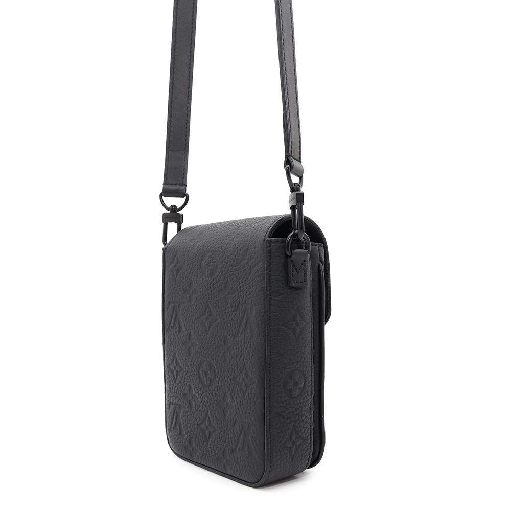 LOUIS VUITTON SPadlock Vertical Wearable Wallet NoirM81524 Monogram・Taurillon
