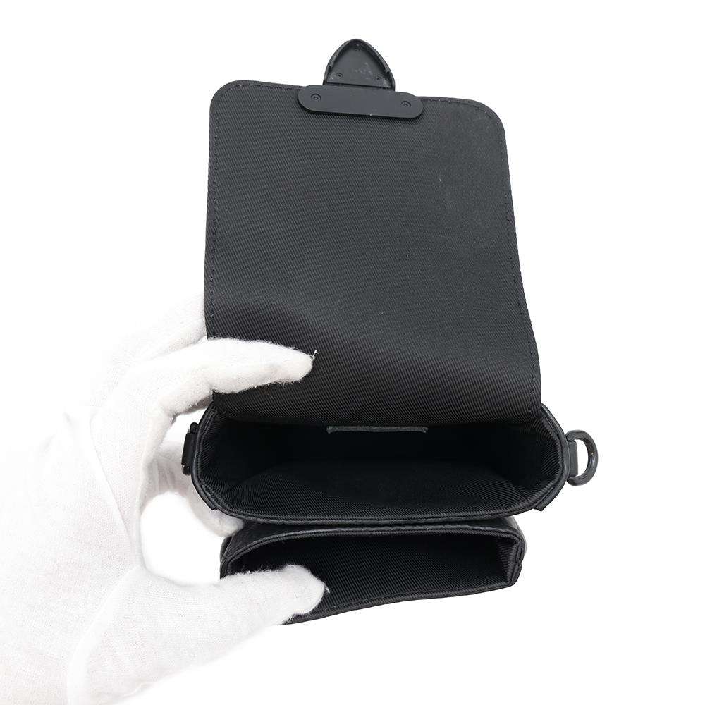 LOUIS VUITTON SPadlock Vertical Wearable Wallet NoirM81524 Monogram・Taurillon