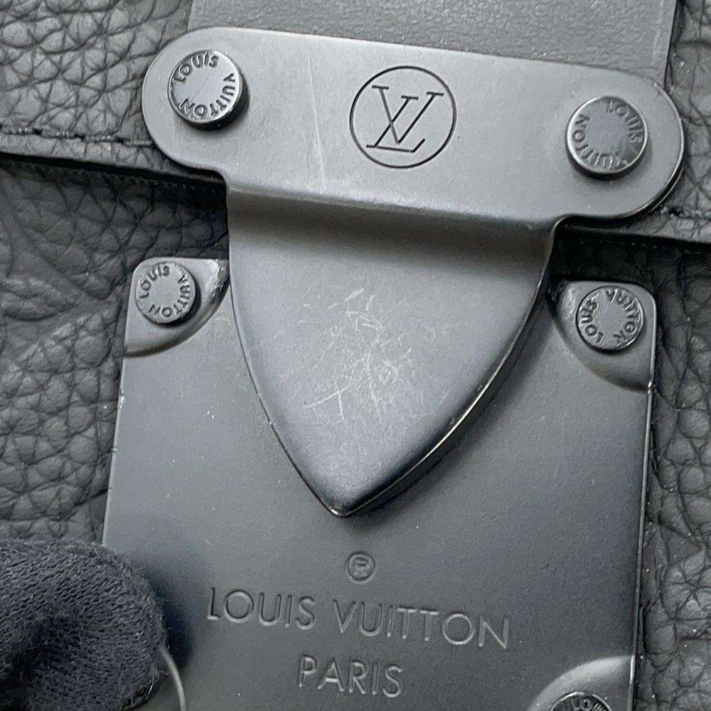 LOUIS VUITTON SPadlock Vertical Wearable Wallet NoirM81524 Monogram・Taurillon