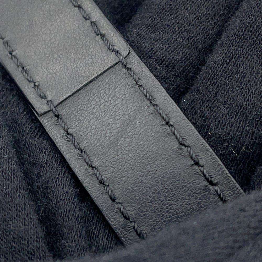 LOUIS VUITTON SPadlock Vertical Wearable Wallet NoirM81524 Monogram・Taurillon