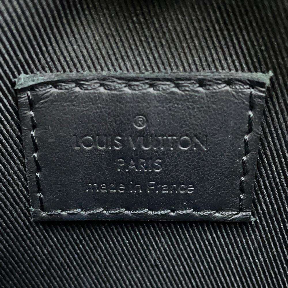 LOUIS VUITTON SPadlock Vertical Wearable Wallet NoirM81524 Monogram・Taurillon