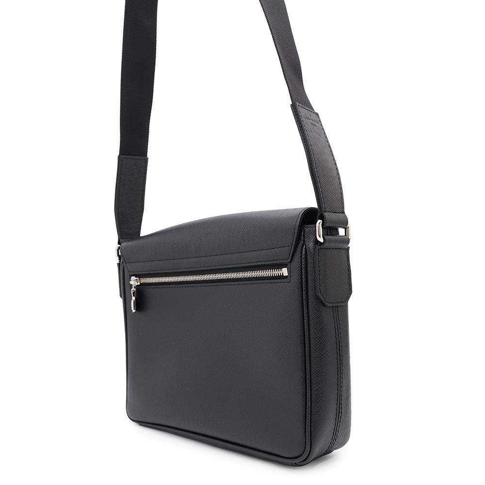 LOUIS VUITTON District NV3 NoirM30850 Taiga Leather Size PM