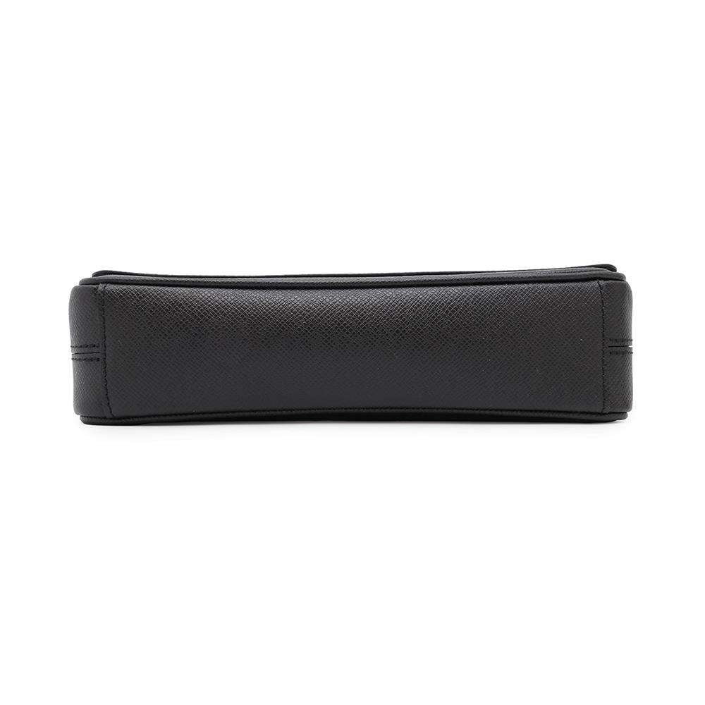 LOUIS VUITTON District NV3 NoirM30850 Taiga Leather Size PM