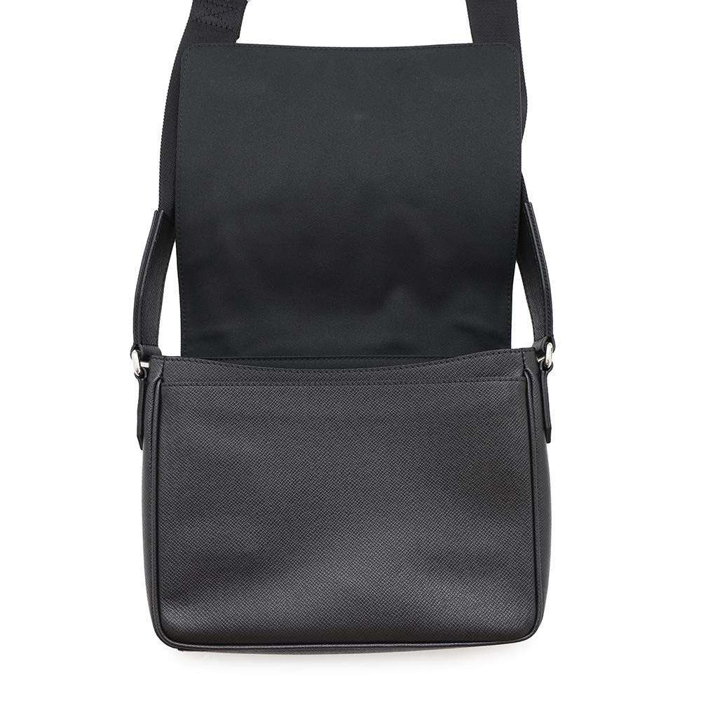 LOUIS VUITTON District NV3 NoirM30850 Taiga Leather Size PM