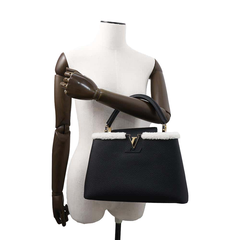 LOUIS VUITTON Capucines BlackM59073 Taurillon Leather Shearling Size MM