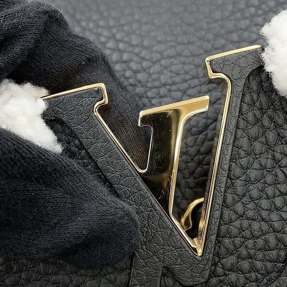 LOUIS VUITTON Capucines BlackM59073 Taurillon Leather Shearling Size MM