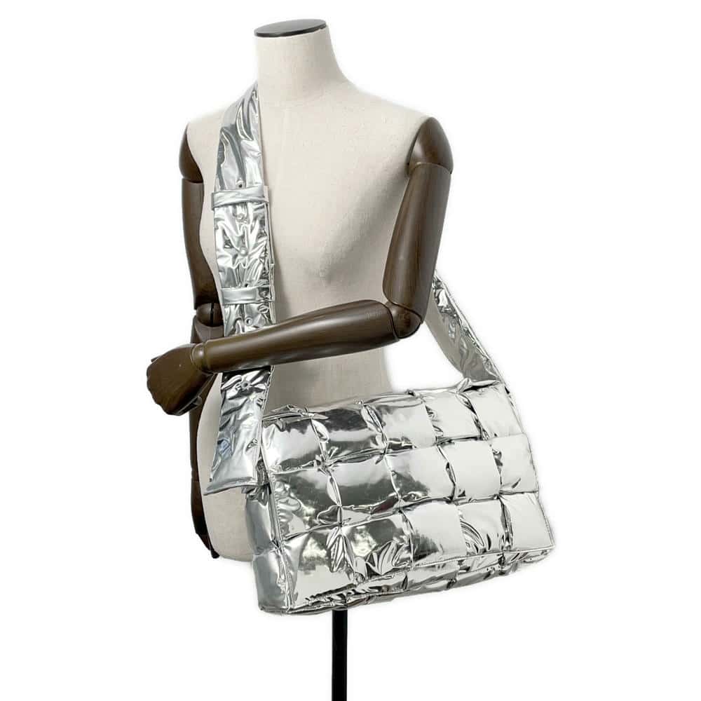 Bottega Veneta INTRECCIATO Cassette Metallic Effect Shoulder Bag Silver701349 Patent Leather Size Large