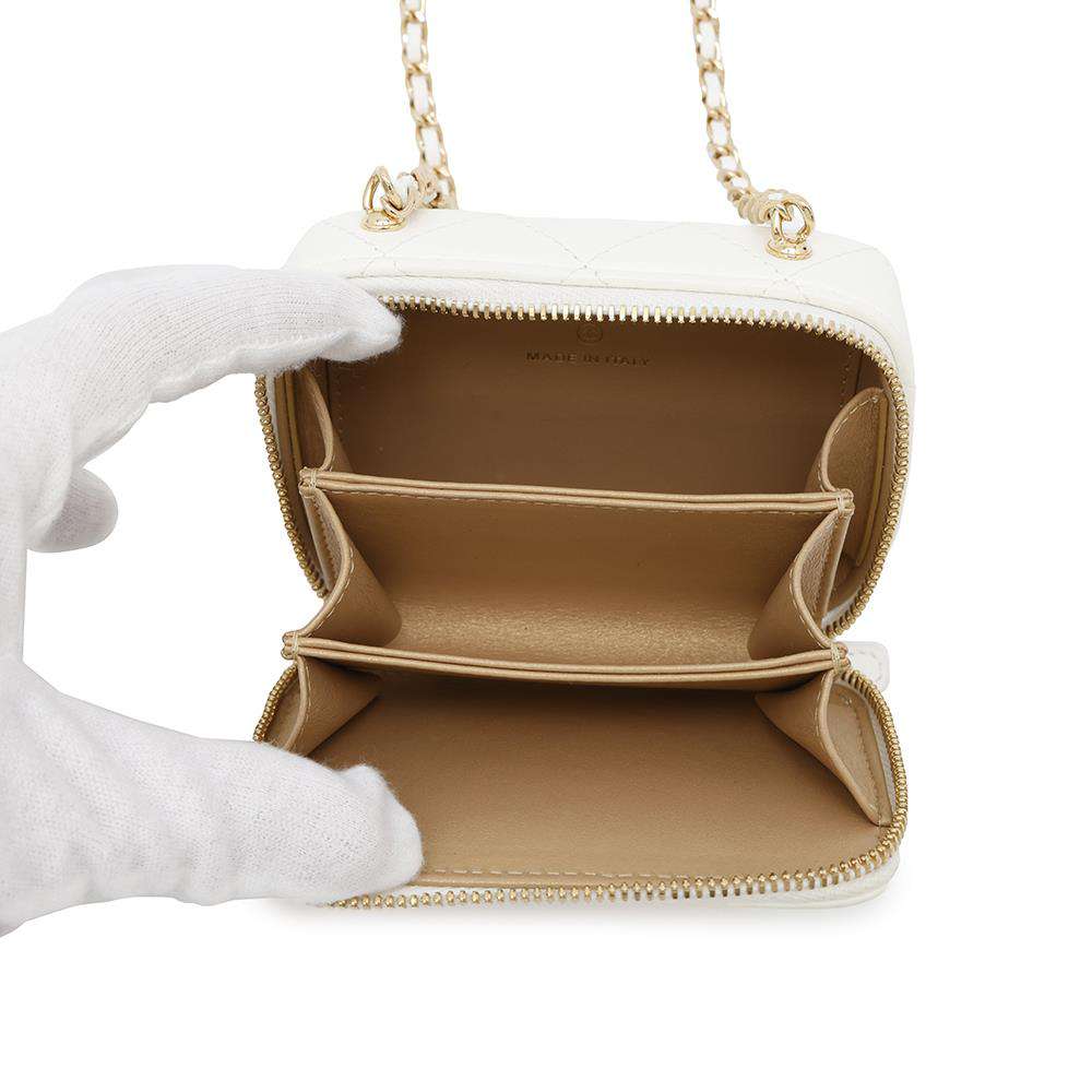 CHANEL Matelasse CC Logo Shoulder Bag White/GoldAP2393 Lambskin Metal