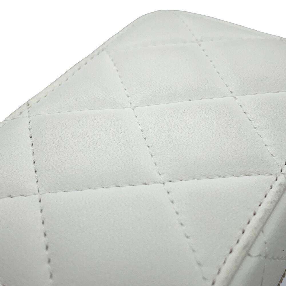 CHANEL Matelasse CC Logo Shoulder Bag White/GoldAP2393 Lambskin Metal