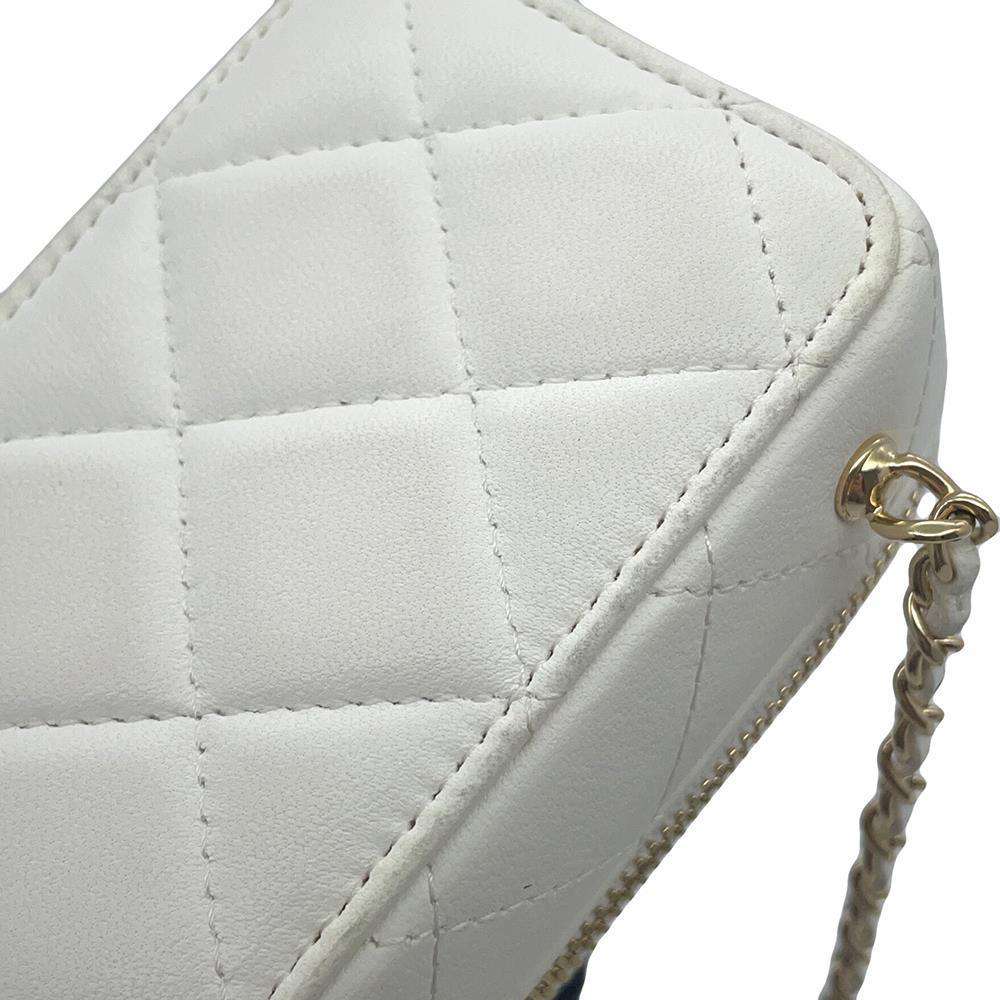 CHANEL Matelasse CC Logo Shoulder Bag White/GoldAP2393 Lambskin Metal