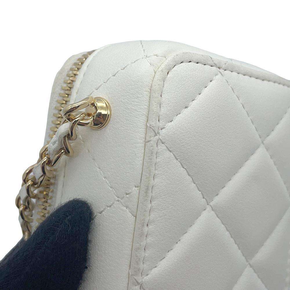 CHANEL Matelasse CC Logo Shoulder Bag White/GoldAP2393 Lambskin Metal