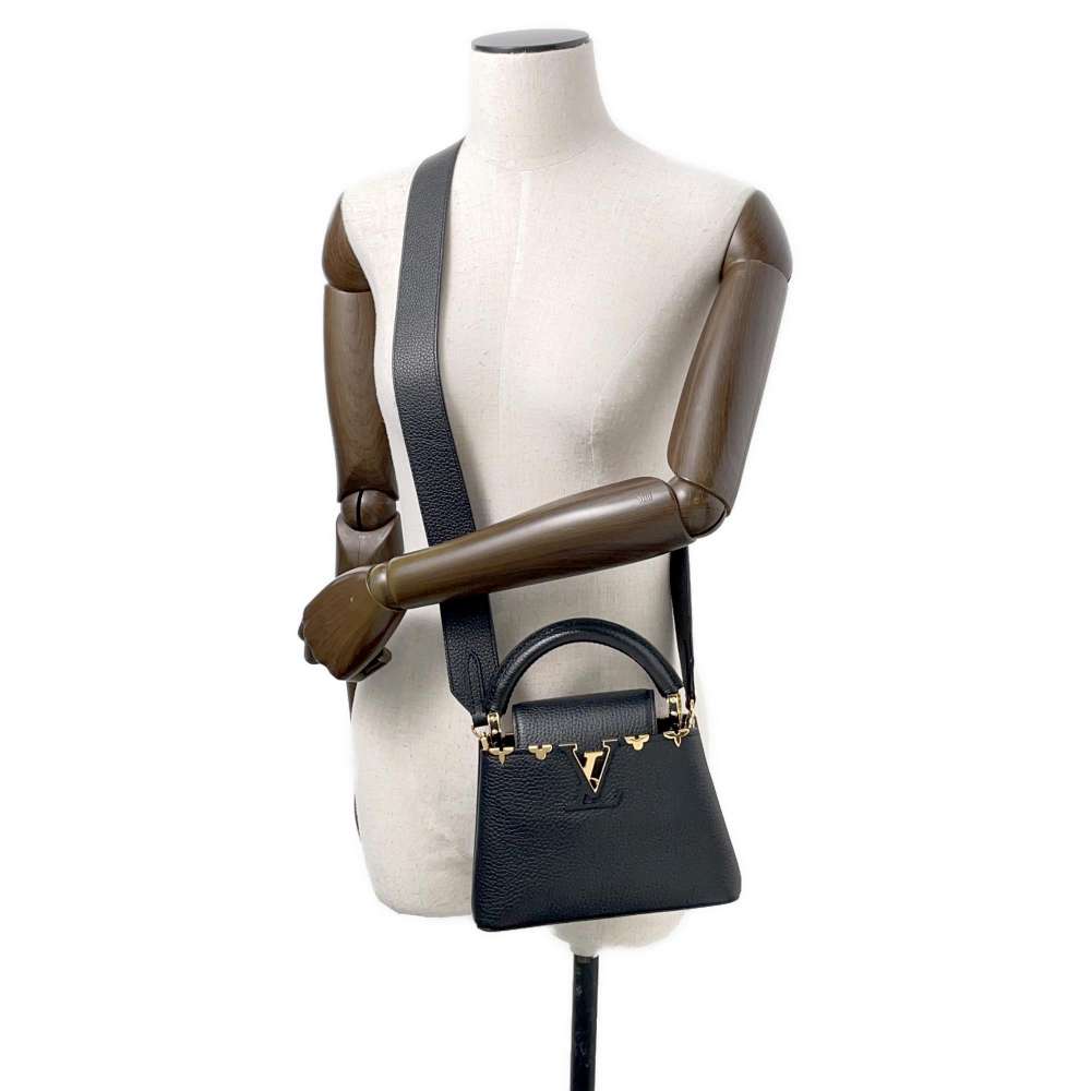 LOUIS VUITTON Capucines BlackM56669 Taurillon Leather Size MINI