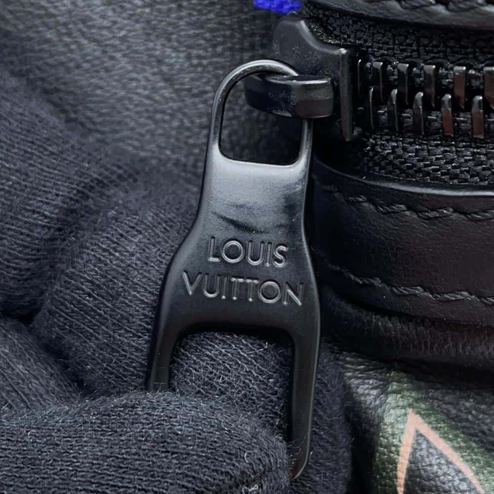 LOUIS VUITTON Comet Bumbag NoirM22494 Monogram/Spotlight