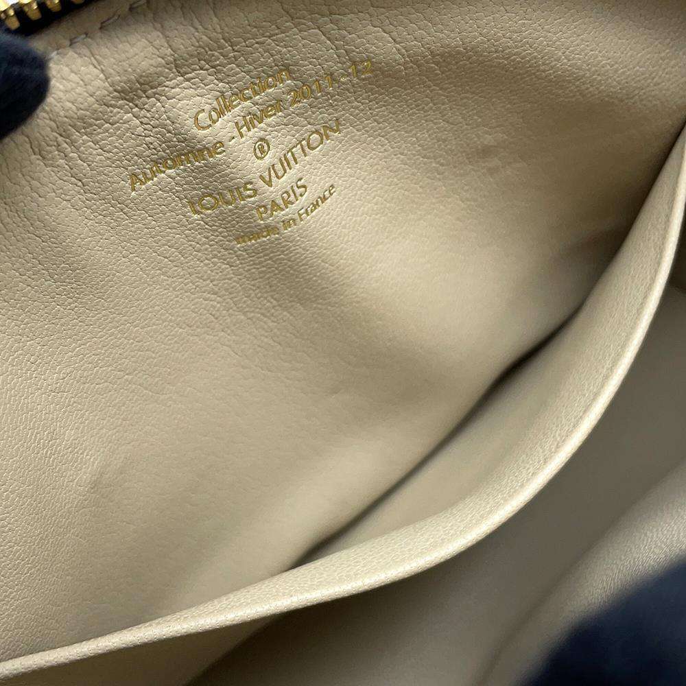 LOUIS VUITTON Lock It BrownM40599 Shiny Monogram Size BB