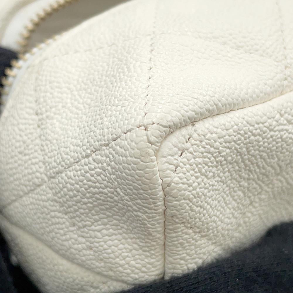 CHANEL Matelasse ChainShoulder Mini Vanity WhiteAP2194 Soft Caviar Leather Size Mini