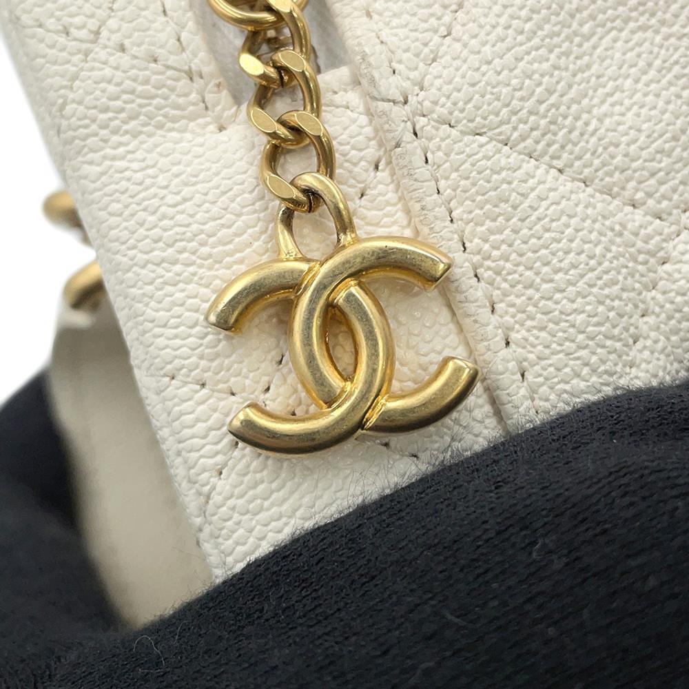 CHANEL Matelasse ChainShoulder Mini Vanity WhiteAP2194 Soft Caviar Leather Size Mini