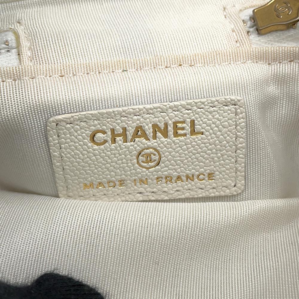 CHANEL Matelasse ChainShoulder Mini Vanity WhiteAP2194 Soft Caviar Leather Size Mini