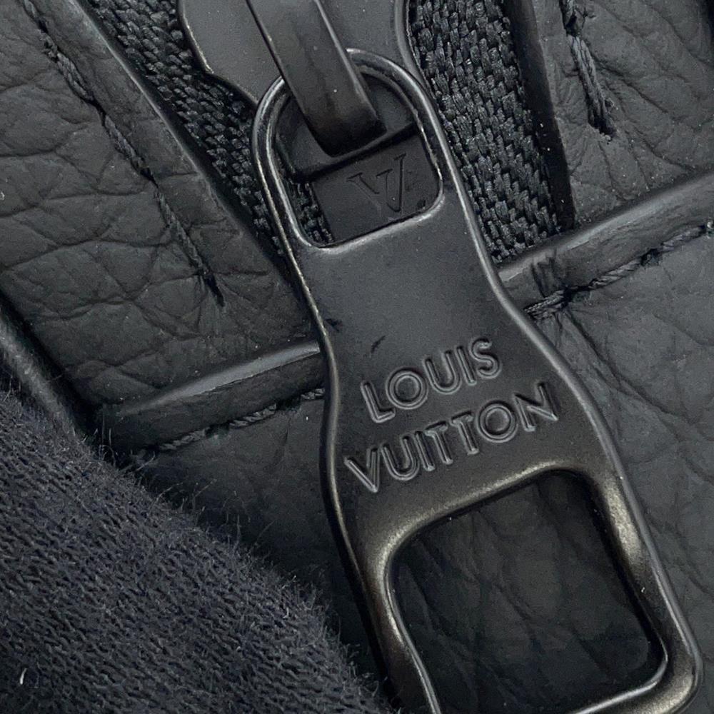 LOUIS VUITTON Pochette Volga NoirM55703 Monogram・Taurillon