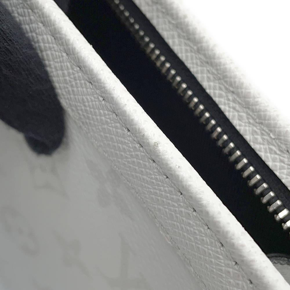 LOUIS VUITTON Gaston Wearable Wallet Taigarama Optical WhiteM30935 Monogram Taiga Leather