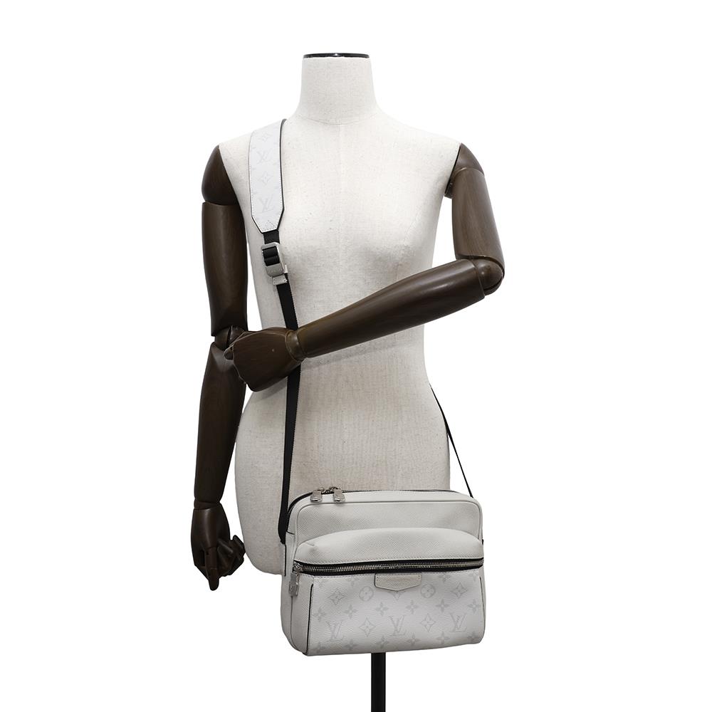 LOUIS VUITTON Outdoor Messenger Taigarama BlancM30873 Monogram Taiga Leather