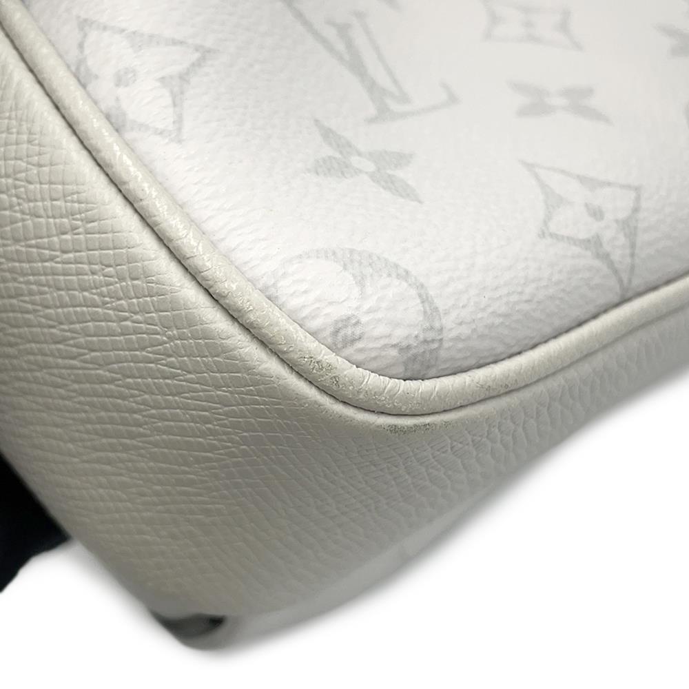 LOUIS VUITTON Outdoor Messenger Taigarama BlancM30873 Monogram Taiga Leather
