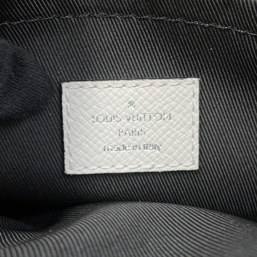 LOUIS VUITTON Outdoor Messenger Taigarama BlancM30873 Monogram Taiga Leather