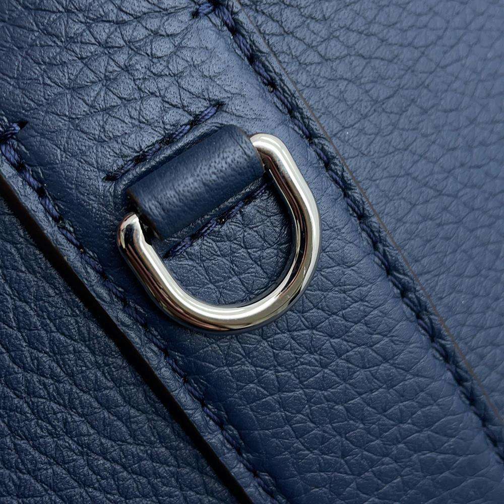 LOUIS VUITTON Cabas Voyage NV NavyM53240 Taurillon Leather